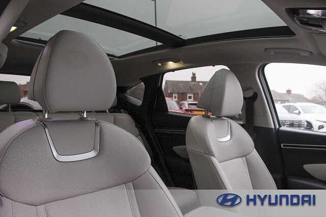 Hyundai TUCSON 1.6 TGDi Plug-in Hybrid Ultimate 5dr 4WD Auto Atlas White