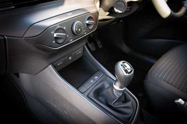 Hyundai I20 1.0 T-GDi 100ps SE Connect 48 Volt Hybrid DCT Polar White