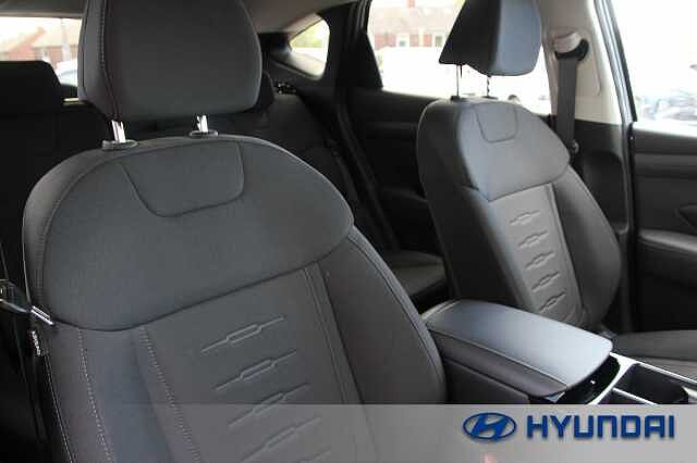Hyundai TUCSON 1.6T Hybrid Advance 5dr Auto Shimmering Silver