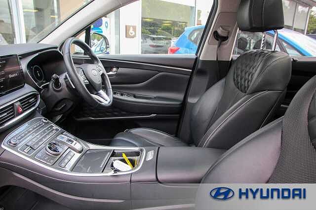 Hyundai SANTA FE 1.6 TGDi Plug-in Hybrid Ultimate 5dr 4WD Auto Glacier White