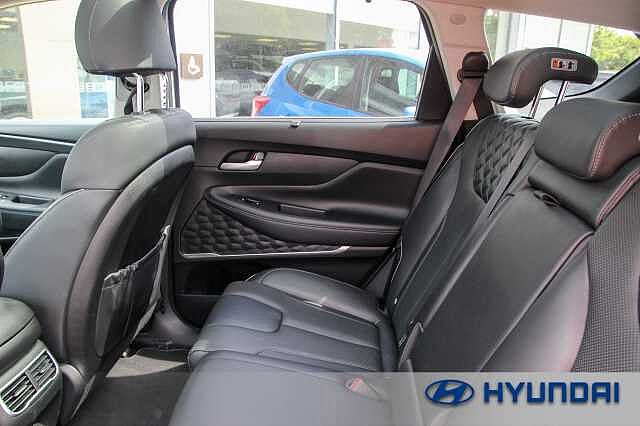 Hyundai SANTA FE 1.6 TGDi Plug-in Hybrid Ultimate 5dr 4WD Auto Glacier White