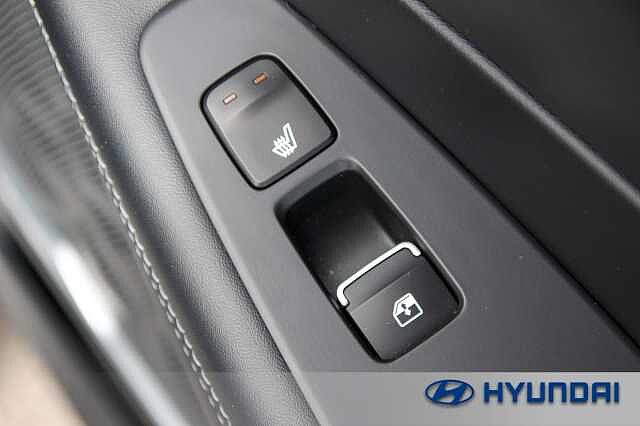 Hyundai SANTA FE 1.6 TGDi Plug-in Hybrid Ultimate 5dr 4WD Auto Glacier White