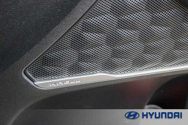 Hyundai SANTA FE 1.6 TGDi Plug-in Hybrid Ultimate 5dr 4WD Auto Glacier White