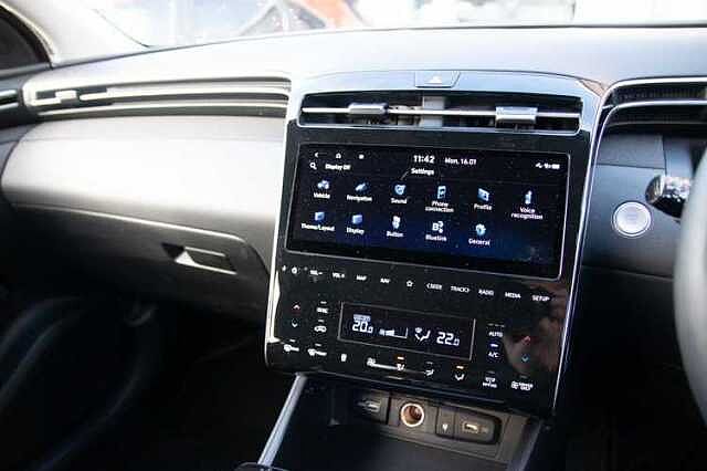 Hyundai TUCSON 1.6 TGDi Hybrid 230 Premium 5dr 2WD Auto Atlas White