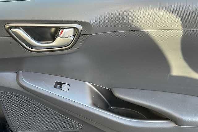 Hyundai IONIQ 1.6 GDi Hybrid Premium 5dr DCT