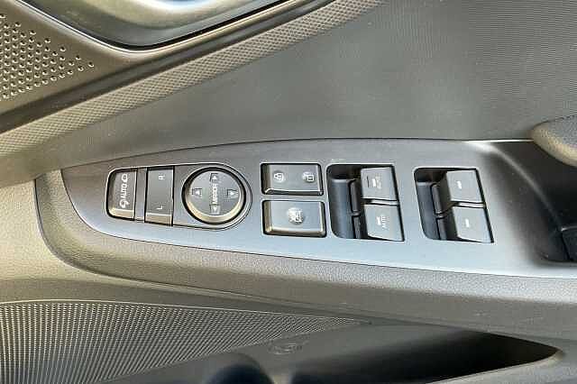 Hyundai IONIQ 1.6 GDi Hybrid Premium 5dr DCT