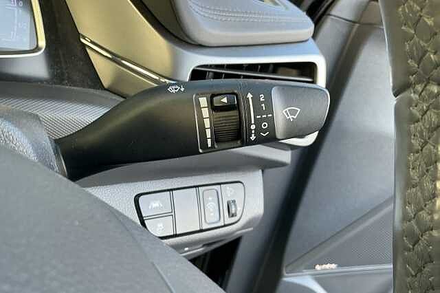 Hyundai IONIQ 1.6 GDi Hybrid Premium 5dr DCT
