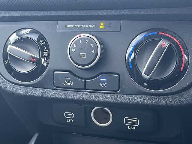 Hyundai i10 Premium [Nav] 1.2 MPi (79ps)