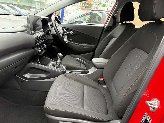 Hyundai KONA SE Connect 1.0 T-GDi MHEV (120ps) Engine Red