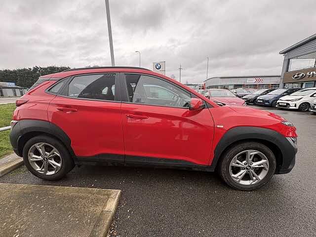 Hyundai KONA SE Connect 1.0 T-GDi MHEV (120ps) Engine Red