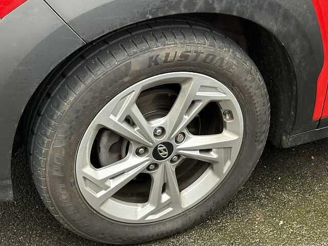 Hyundai KONA SE Connect 1.0 T-GDi MHEV (120ps) Engine Red