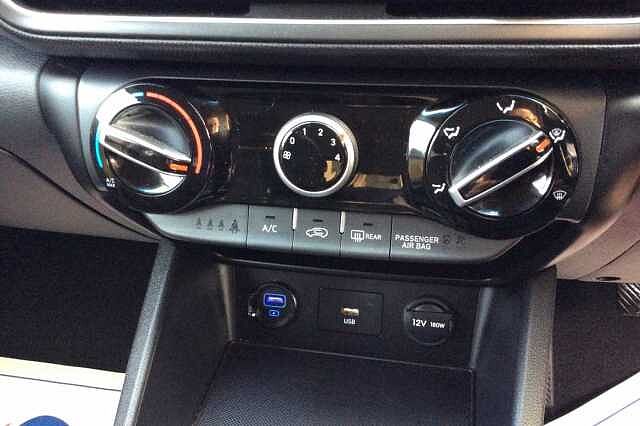 Hyundai KONA SE Connect 1.0 T-GDi MHEV (120ps) Engine Red