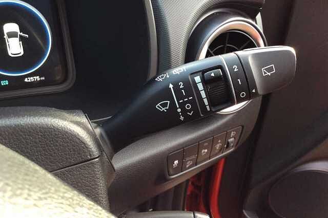 Hyundai KONA SE Connect 1.0 T-GDi MHEV (120ps) Engine Red