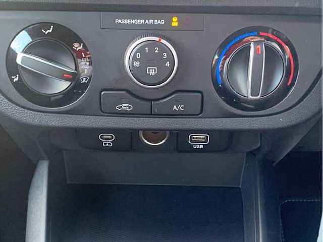 Hyundai I10 Advance [Nav] 1.0 MPi (63ps) Red