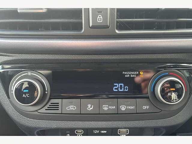 Hyundai i10 Premium [Nav] 1.2 MPi (79ps)