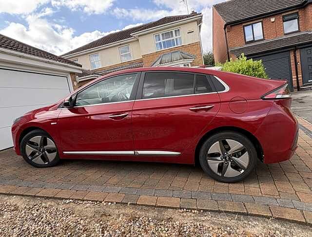 Hyundai IONIQ Premium Hybrid 1.6 GDi HEV (141ps)
