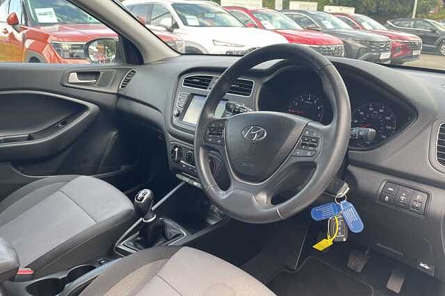 Hyundai i20 Play 1.0 T-GDi (100ps)