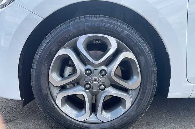 Hyundai i20 Play 1.0 T-GDi (100ps)