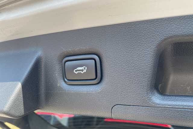 Hyundai SANTA FE Ultimate Plug-in Hybrid1.6 T-GDi PHEV 4WD (265ps) Glacier White