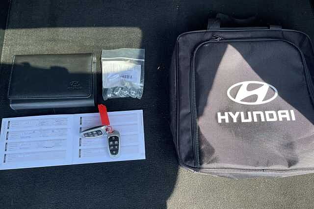 Hyundai SANTA FE Ultimate Plug-in Hybrid1.6 T-GDi PHEV 4WD (265ps) Glacier White