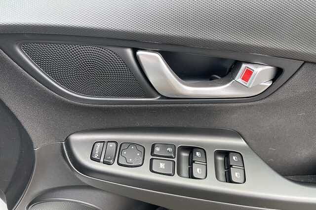 Hyundai KONA Premium Hybrid 1.6 GDi HEV (141ps) Atlas White