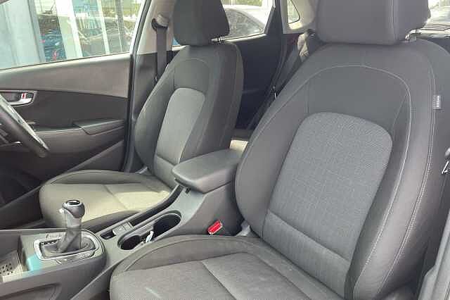 Hyundai KONA Premium Hybrid 1.6 GDi HEV (141ps) Atlas White