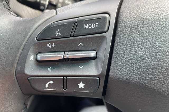 Hyundai KONA Premium Hybrid 1.6 GDi HEV (141ps) Atlas White