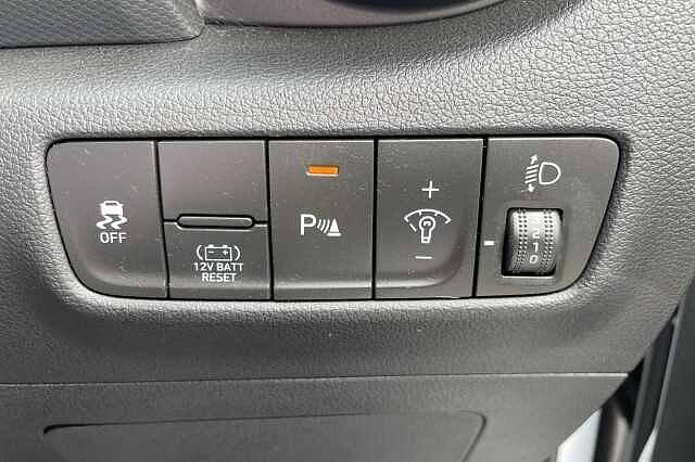 Hyundai KONA Premium Hybrid 1.6 GDi HEV (141ps) Atlas White