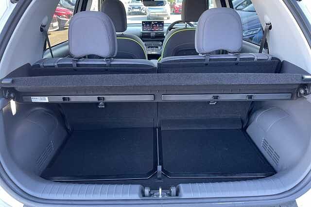 Hyundai INSTER Cross Electric 49kWh EV (115ps)