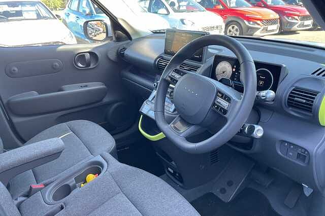 Hyundai INSTER Cross Electric 49kWh EV (115ps)
