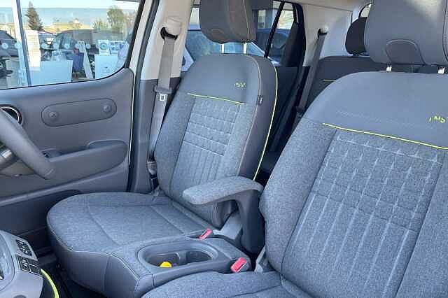 Hyundai INSTER Cross Electric 49kWh EV (115ps)