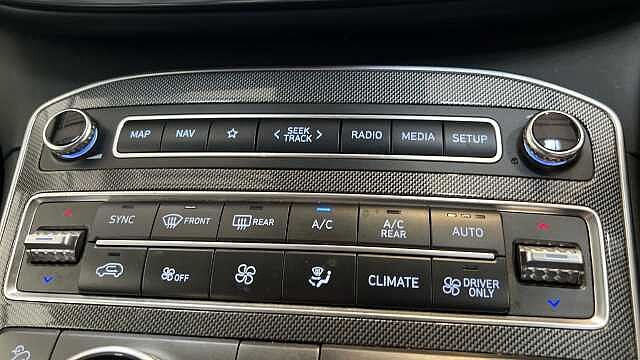 Hyundai SANTA FE 1.6 h T-GDi Ultimate SUV 5dr Petrol Hybrid Auto 4WD Euro 6 (s/s) (230 ps) Typhoon Silver