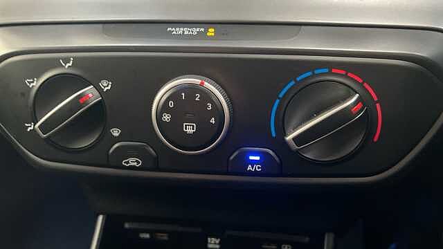 Hyundai BAYON 1.0 T-GDi MHEV SE Connect SUV 5dr Petrol Hybrid DCT Euro 6 (s/s) (100 ps) Black