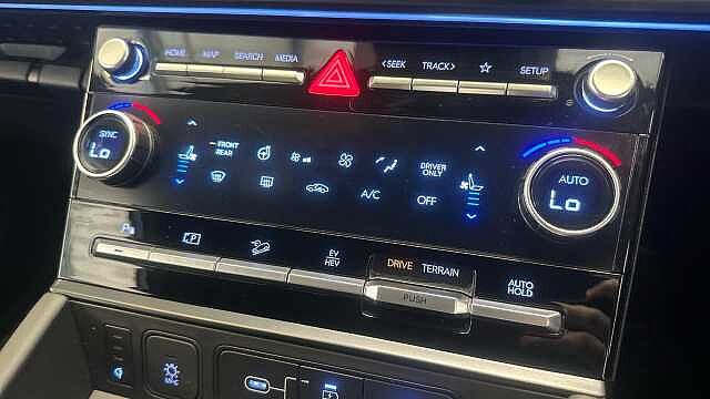 Hyundai SANTA FE 1.6 T-GDi 13.8kWh Calligraphy SUV 5dr Petrol Plug-in Hybrid Auto 4WD Euro 6 (s/s Abyss Black