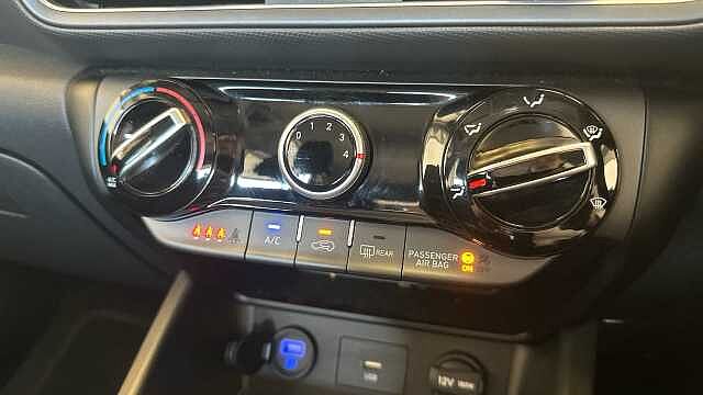 Hyundai KONA 1.0 T-GDi MHEV SE Connect SUV 5dr Petrol Hybrid Manual Euro 6 (s/s) (120 ps) Atlas White