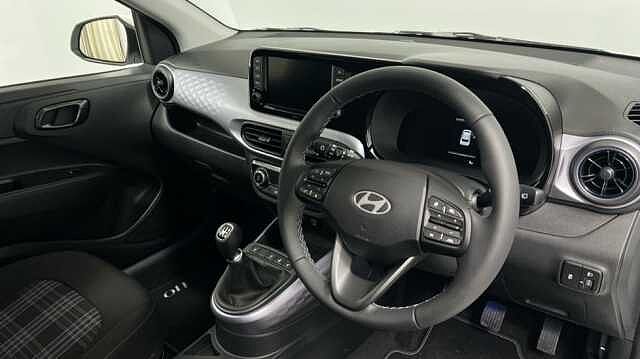 Hyundai I10 1.0 Advance Hatchback 5dr Petrol Manual Euro 6 (s/s) (63 ps) ATLAS WHITE