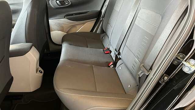 Hyundai BAYON 1.0 T-GDi Tech Line SUV 5dr Petrol Manual Euro 6 (s/s) (90 ps) Phantom Black