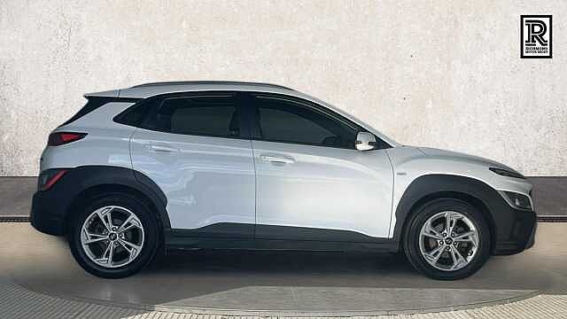 Hyundai KONA 1.0 T-GDi MHEV SE Connect SUV 5dr Petrol Hybrid Manual Euro 6 (s/s) (120 ps) Atlas White