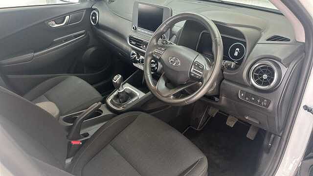 Hyundai KONA 1.0 T-GDi MHEV SE Connect SUV 5dr Petrol Hybrid Manual Euro 6 (s/s) (120 ps) Atlas White