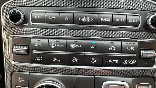 Hyundai Santa Fe 1.6 h T-GDi Ultimate SUV 5dr Petrol Hybrid Auto 4WD Euro 6 (s/s) (230 ps)