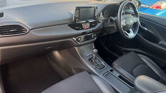 Hyundai I30 1.6 CRDi Premium Hatchback 5dr Diesel DCT Euro 6 (s/s) (115 ps) Red