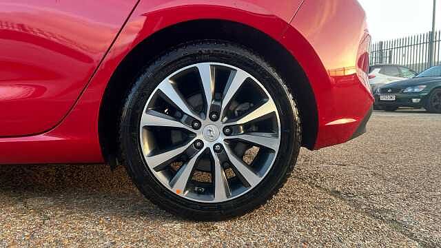 Hyundai I30 1.6 CRDi Premium Hatchback 5dr Diesel DCT Euro 6 (s/s) (115 ps) Red