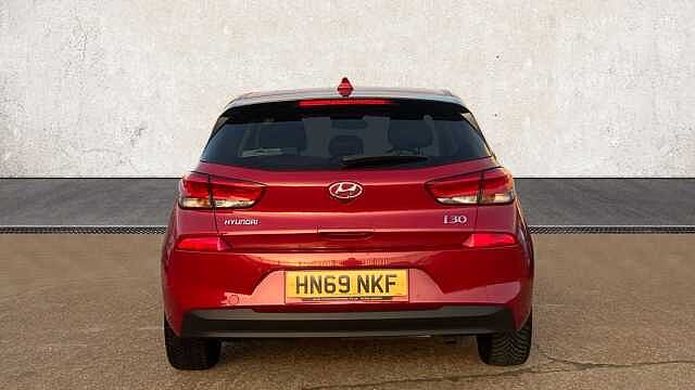 Hyundai I30 1.6 CRDi Premium Hatchback 5dr Diesel DCT Euro 6 (s/s) (115 ps) Red