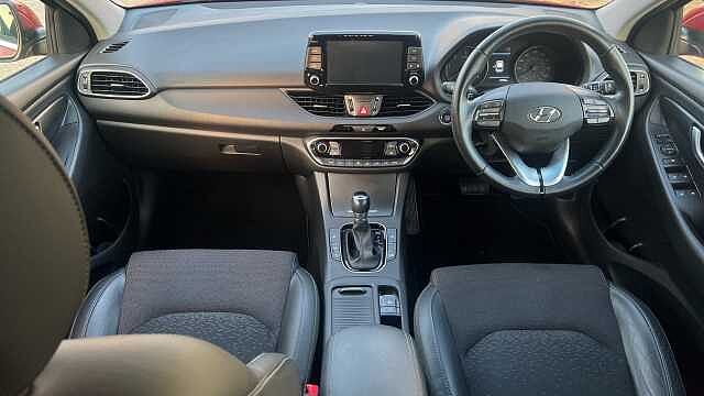 Hyundai I30 1.6 CRDi Premium Hatchback 5dr Diesel DCT Euro 6 (s/s) (115 ps) Red