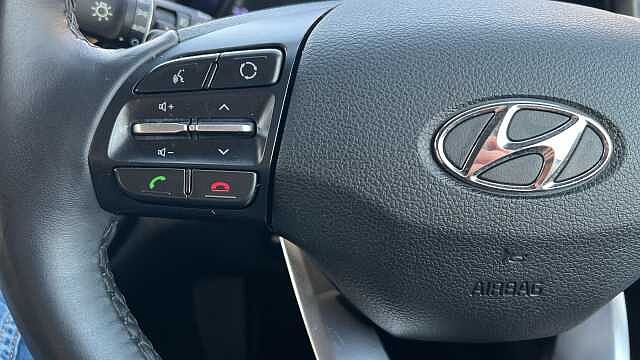 Hyundai I30 1.6 CRDi Premium Hatchback 5dr Diesel DCT Euro 6 (s/s) (115 ps) Red