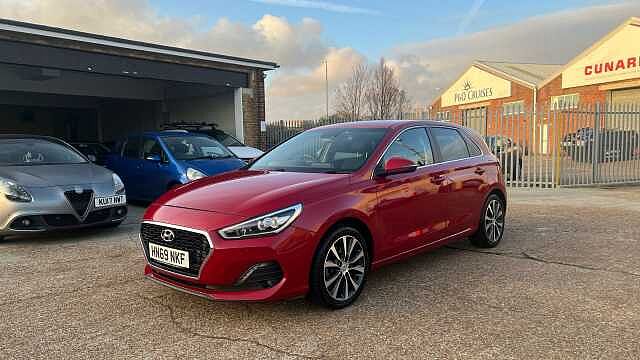 Hyundai I30 1.6 CRDi Premium Hatchback 5dr Diesel DCT Euro 6 (s/s) (115 ps) Red
