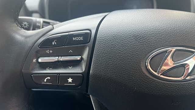 Hyundai KONA 1.0 T-GDi MHEV SE Connect SUV 5dr Petrol Hybrid Manual Euro 6 (s/s) (120 ps) Atlas White