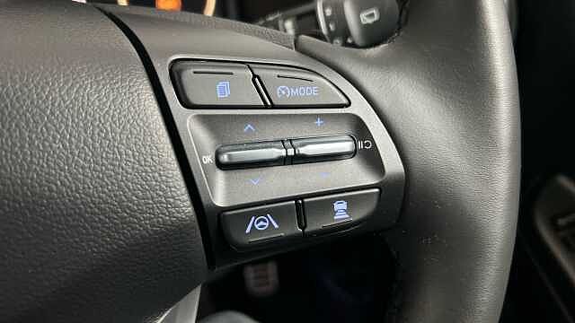 Hyundai KONA 64kWh Premium SUV 5dr Electric Auto (10.5kW Charger) (204 ps)