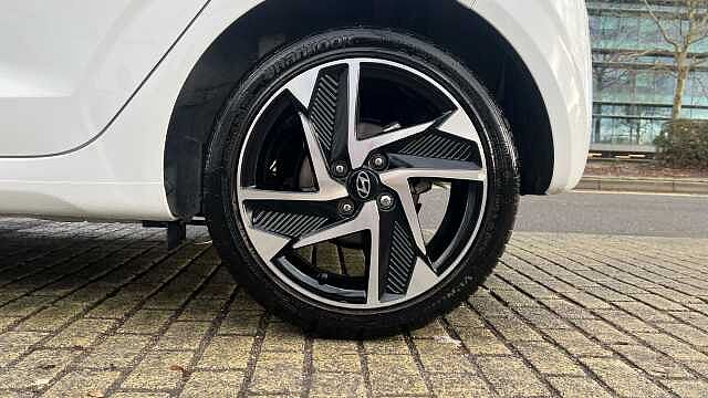 Hyundai i10 1.0 Premium Hatchback 5dr Petrol Manual Euro 6 (s/s) (67 ps)