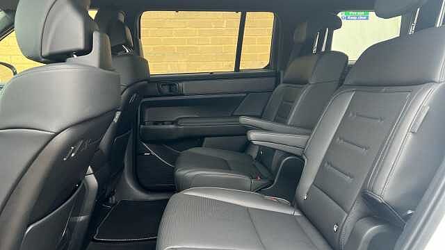 Hyundai SANTA FE 1.6 T-GDi 13.8kWh Calligraphy SUV 5dr Petrol Plug-in Hybrid Auto 4WD Euro 6 (s/s Creamy White Matte